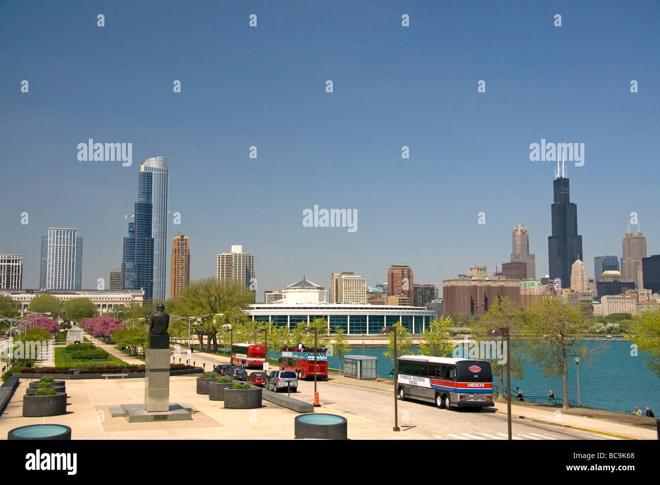 Shedd Aquarium und Stadt Skyline befindet sich in Chicago Illinois USA Stockfoto