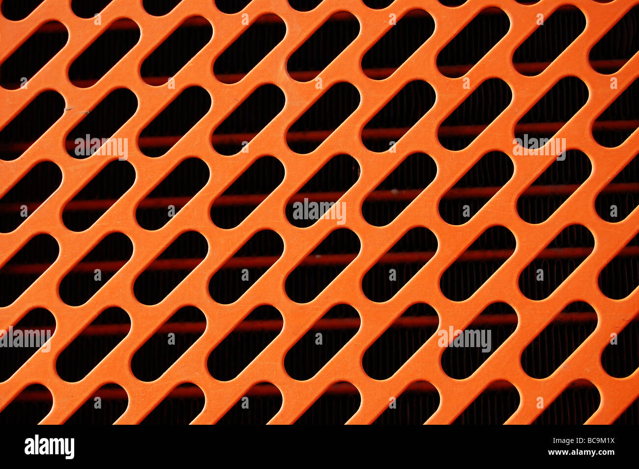 Metall-Heizkörper Grill Detail. Industrielle Muster Hintergrund. Stockfoto