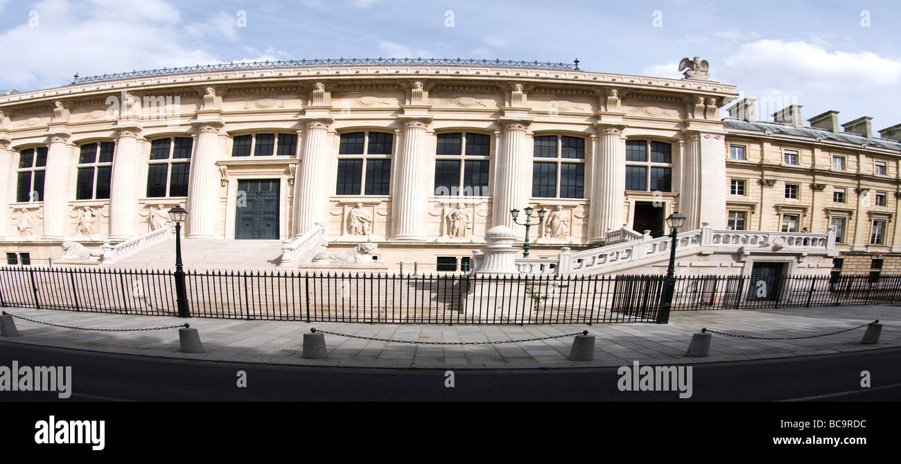 der Palais de Justizpalast der Gerechtigkeit Regierung Gerichtsgebäude in Paris Frankreich in einer Fisch-Auge-Weitwinkel-Ansicht Stockfoto