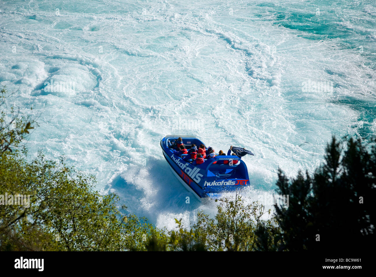 Nervenkitzel sucht Touristen auf Jet-Boot, Huka Falls, New Zealand Stockfoto