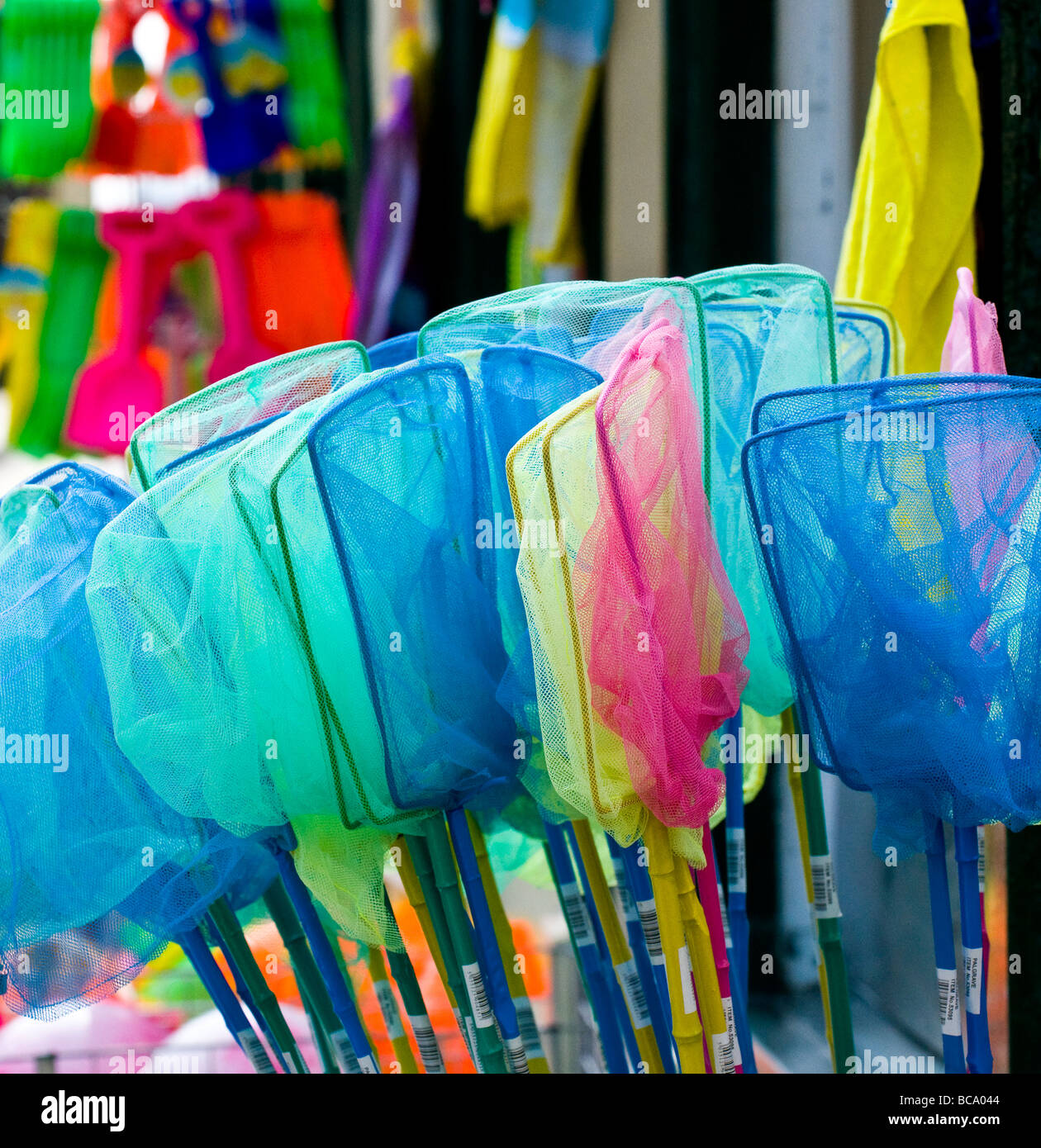 Bunte Kinder-Netze in Leigh on Sea in Essex.  Foto von Gordon Scammell Stockfoto