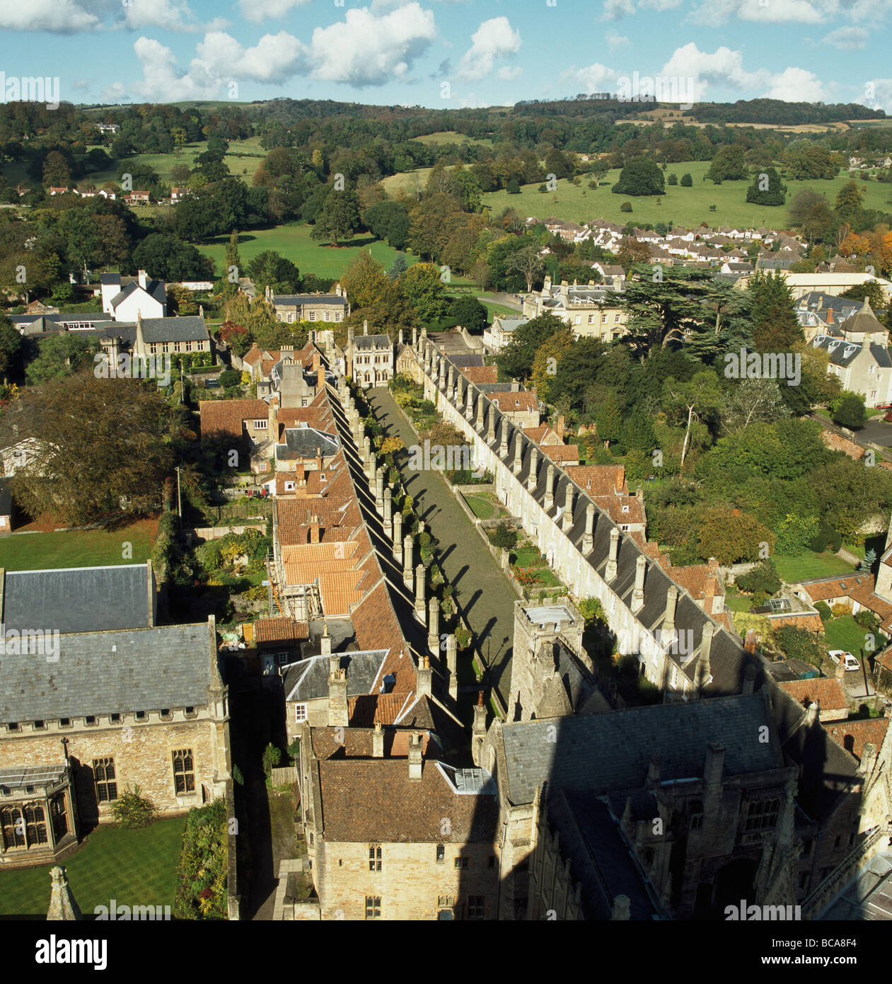 Wells Vikare schließen Allee der späten mittelalterlichen Häuser für die Kathedrale Klerus Aussicht vom Turm Stockfoto