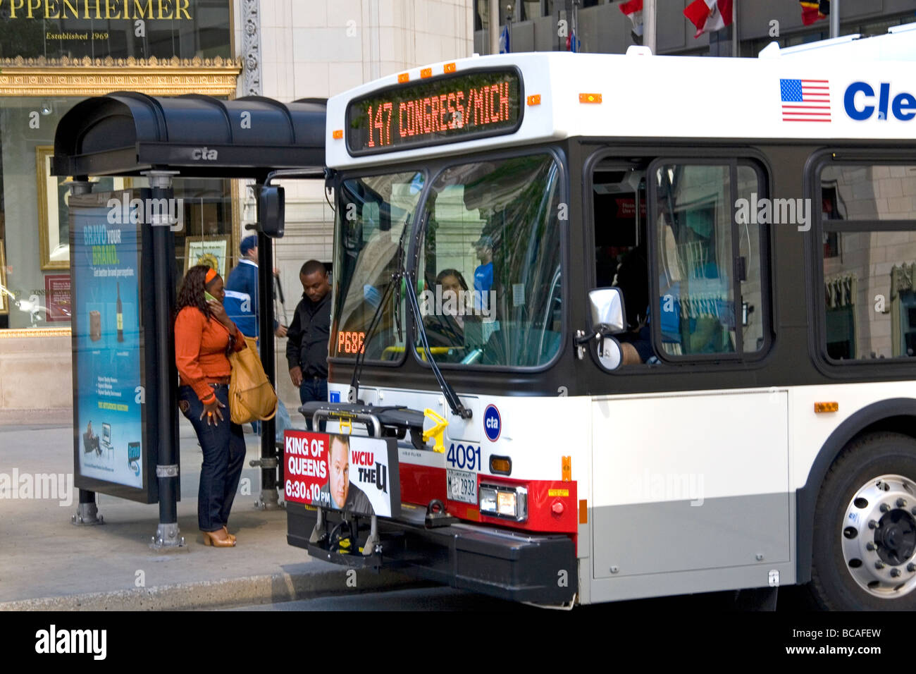 Diesel-Elektro-Hybrid-öffentliche Stadtbus in Chicago Illinois USA Stockfoto