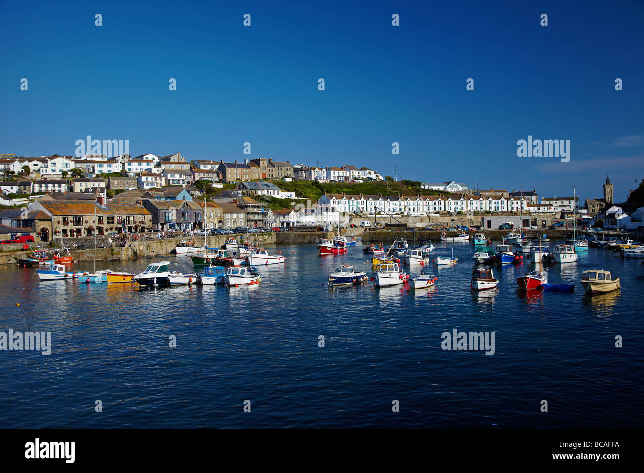 Porthleven Hafen, Cornwall, England, UK Stockfoto