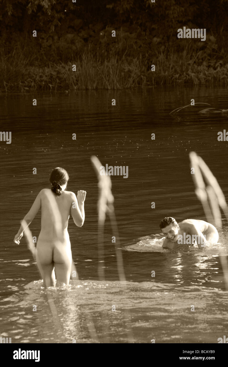 Nackt schwimmen