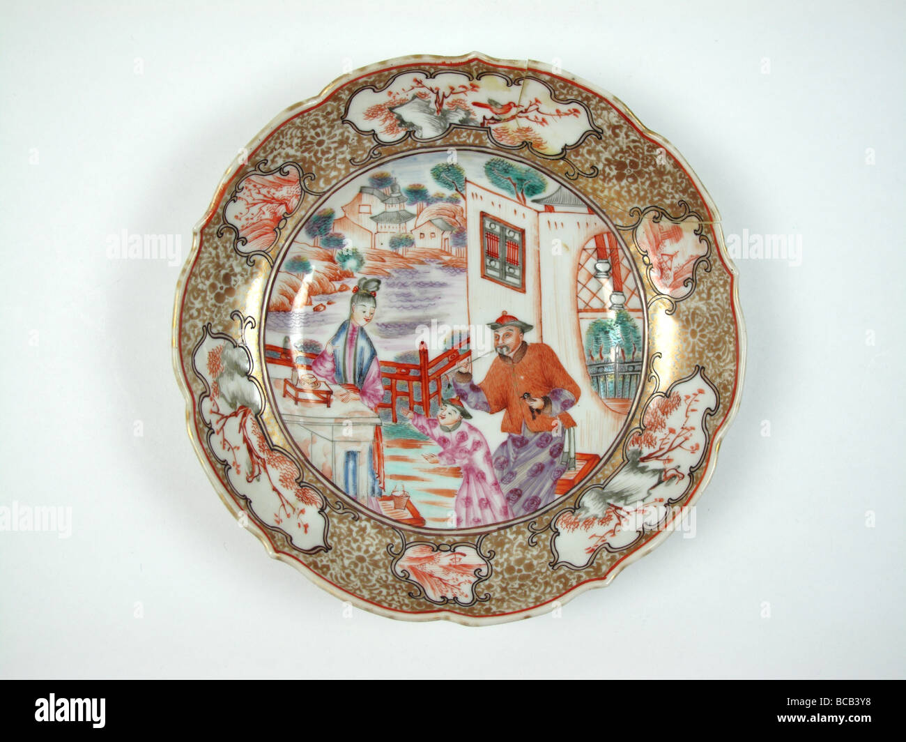 Antike chinesische Famille rose Porzellan Untertasse Stockfoto