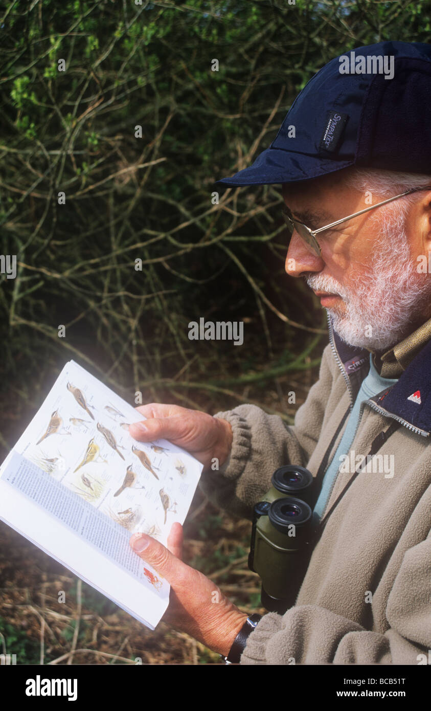 Tony Cooper Freiwilligen Vogel Landvermesser für British Trust für Ornithologie Stockfoto