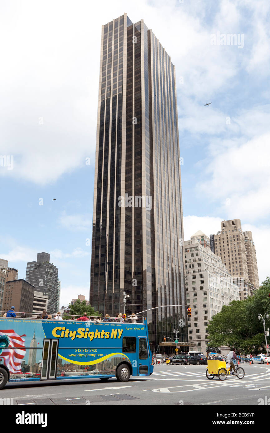 Verkehr und Werbung in New York City Stockfoto