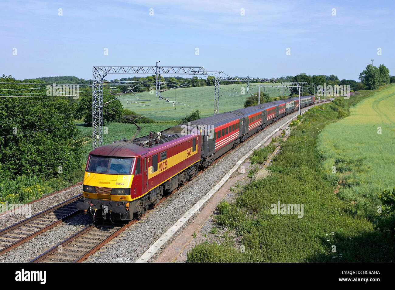 DBS 90029 führt 1 30 15 43 Euston Birmingham New Street Pendo Substitution durch die Northamptonshire Stockfoto