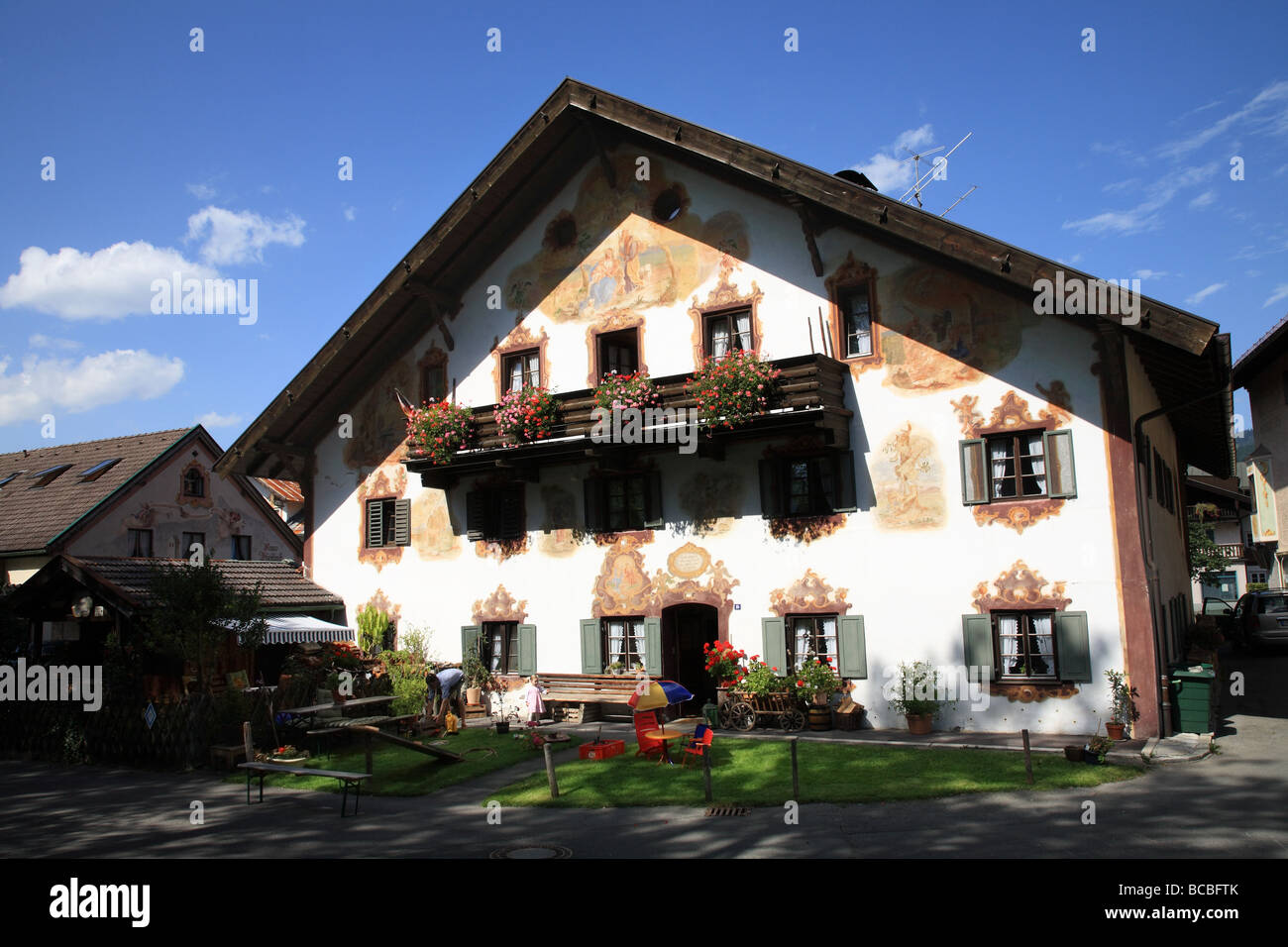Traditionelle Wandmalerei für ein Haus in Oberammergau, Bayern, Deutschland Stockfoto