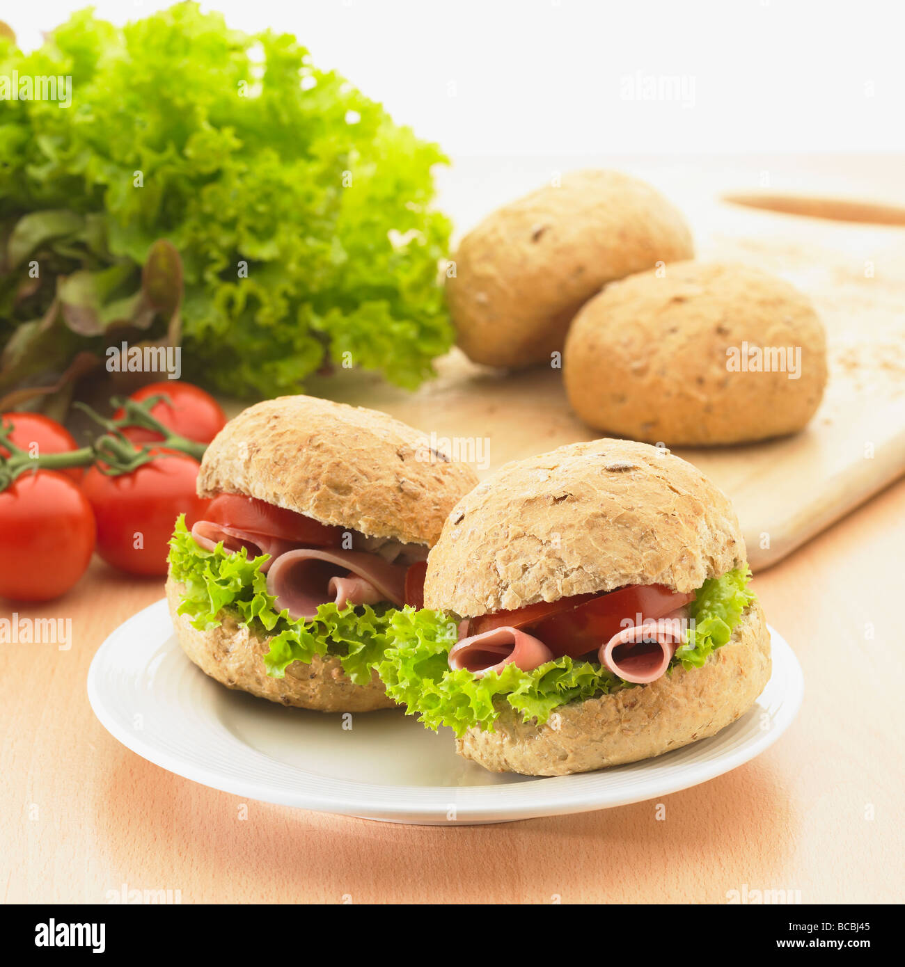 Gesundes Vollkorn Roll Sandwich Snack. Stockfoto