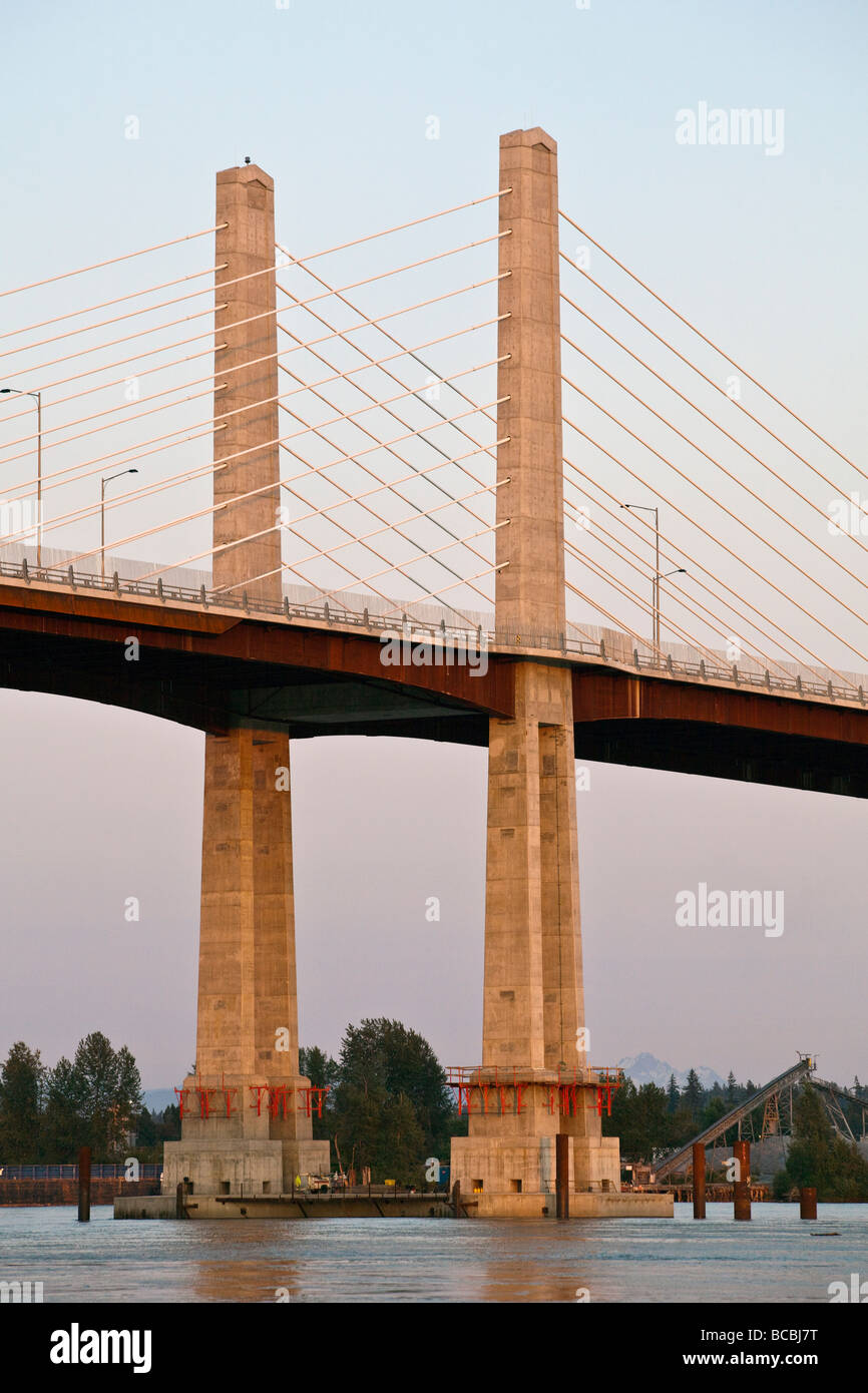 Golden Ears Bridge über den Fraser River in Langley und Maple Ridge, BC, Kanada Stockfoto