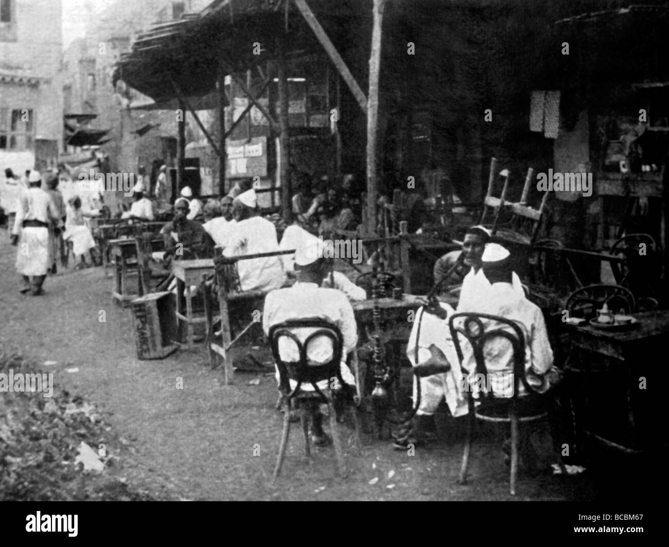 Saudi Arabien historischen Pilger In Djedda Kaffee Haus 1930 Stockfoto