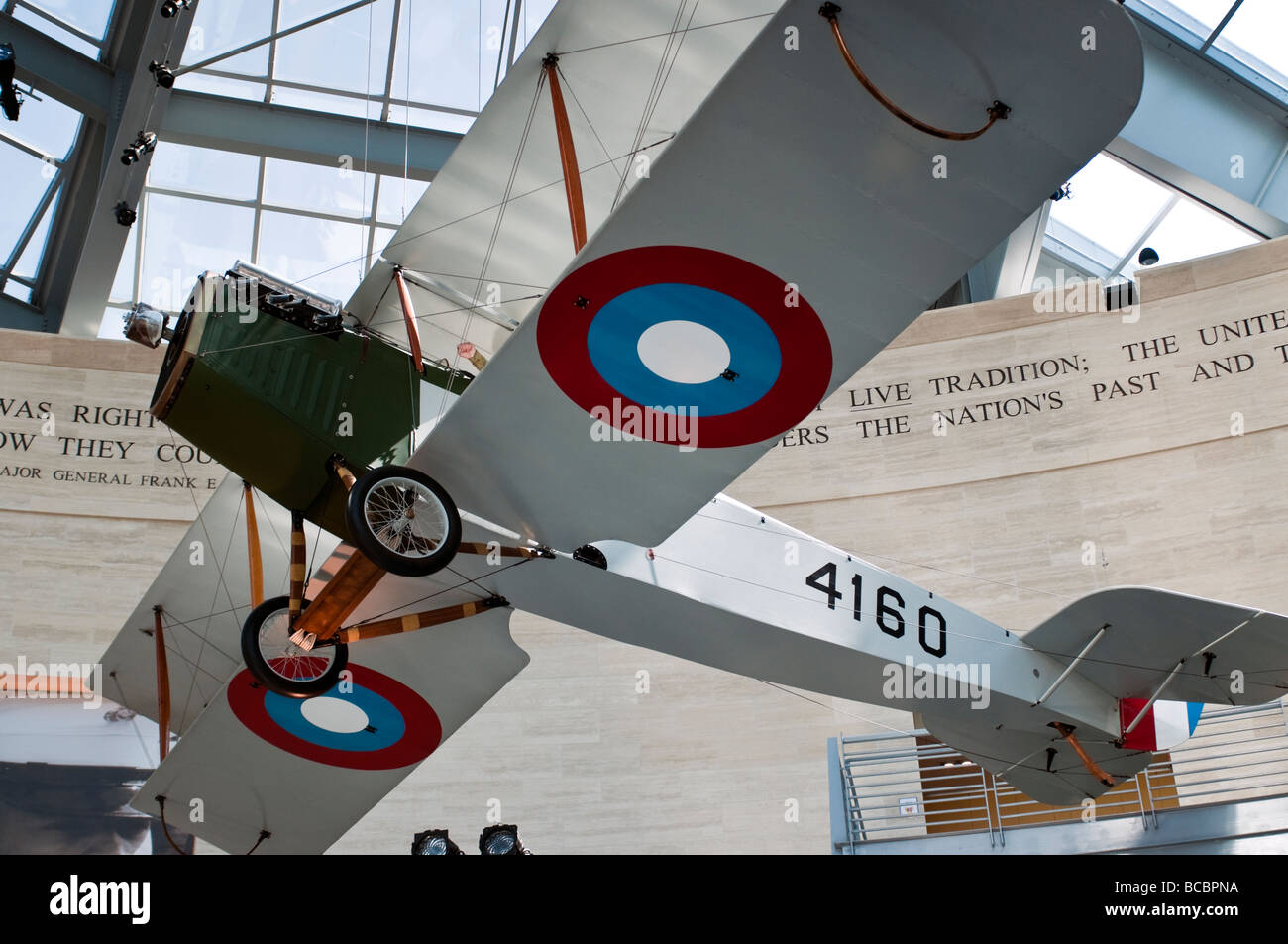 United States Marine Corps Museum in Quantico, Virginia hat eine hervorragende Sammlung von Vintage kämpfenden Flugzeuge & Jets auf dem Display. Stockfoto