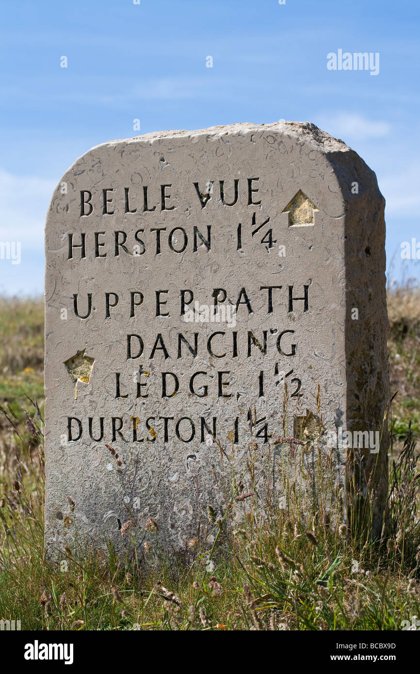 Melden Sie sich Dancing Ledge auf dem South West Coast Path in der Nähe von Swanage, Dorset, Großbritannien Stockfoto