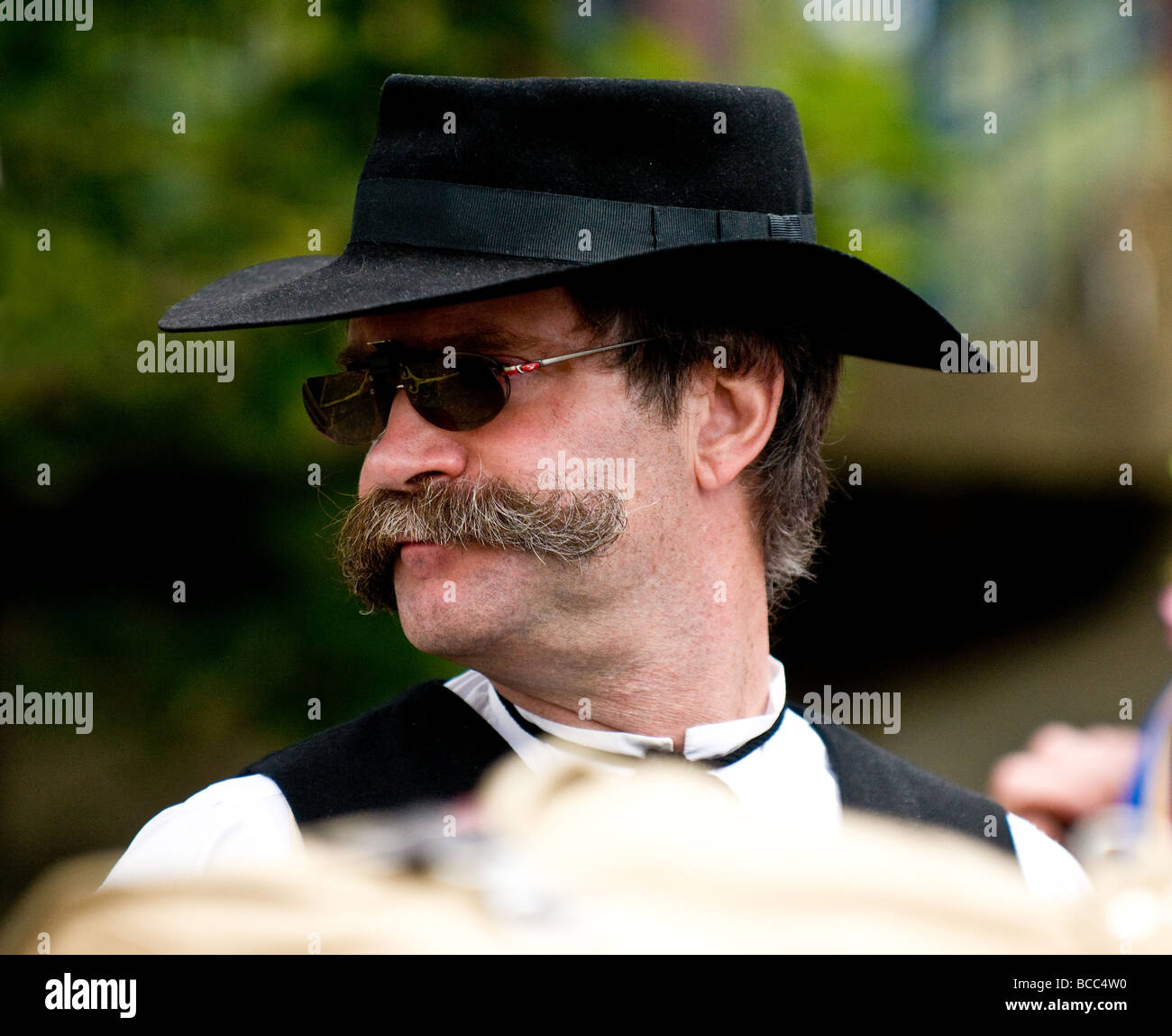 Ein Mitglied der französischen Folkgruppe Chez Nous En Nivernais bei einem Folk-Festival in Essex.  Foto von Gordon Scammell Stockfoto