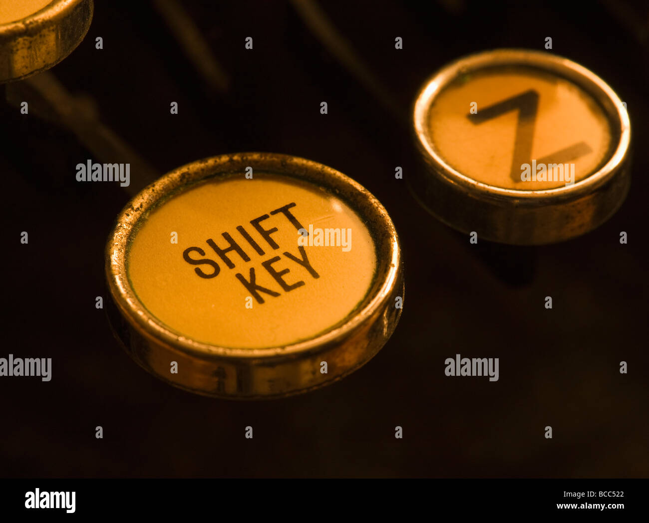 Nahaufnahme der Shift-Taste auf alten manuellen Schreibmaschine Stockfoto