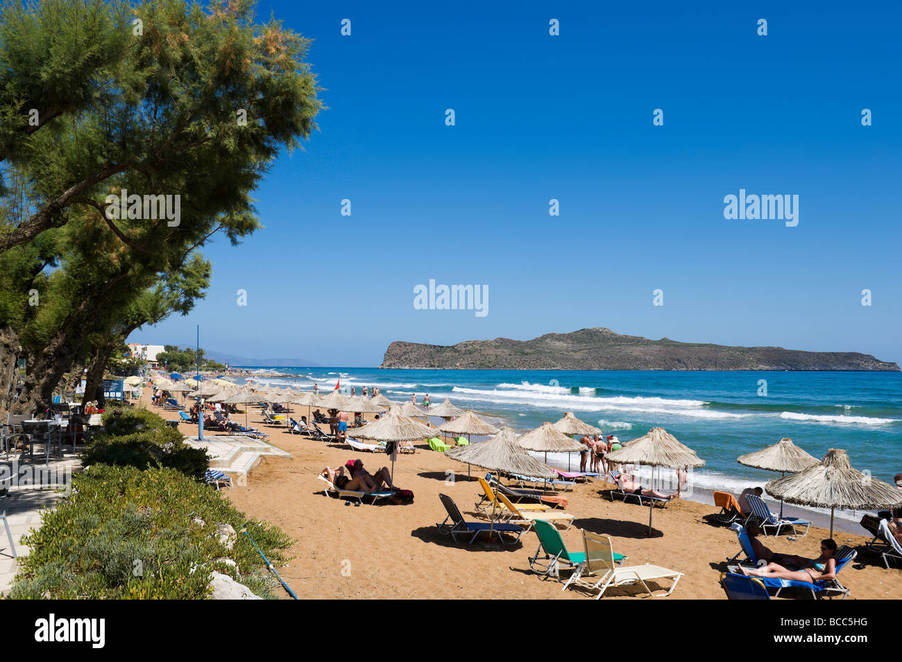Strand am Hotel Santa Marina, Aghia Marina, in der Nähe von Chania, Provinz Chania, Kreta, Griechenland Stockfoto