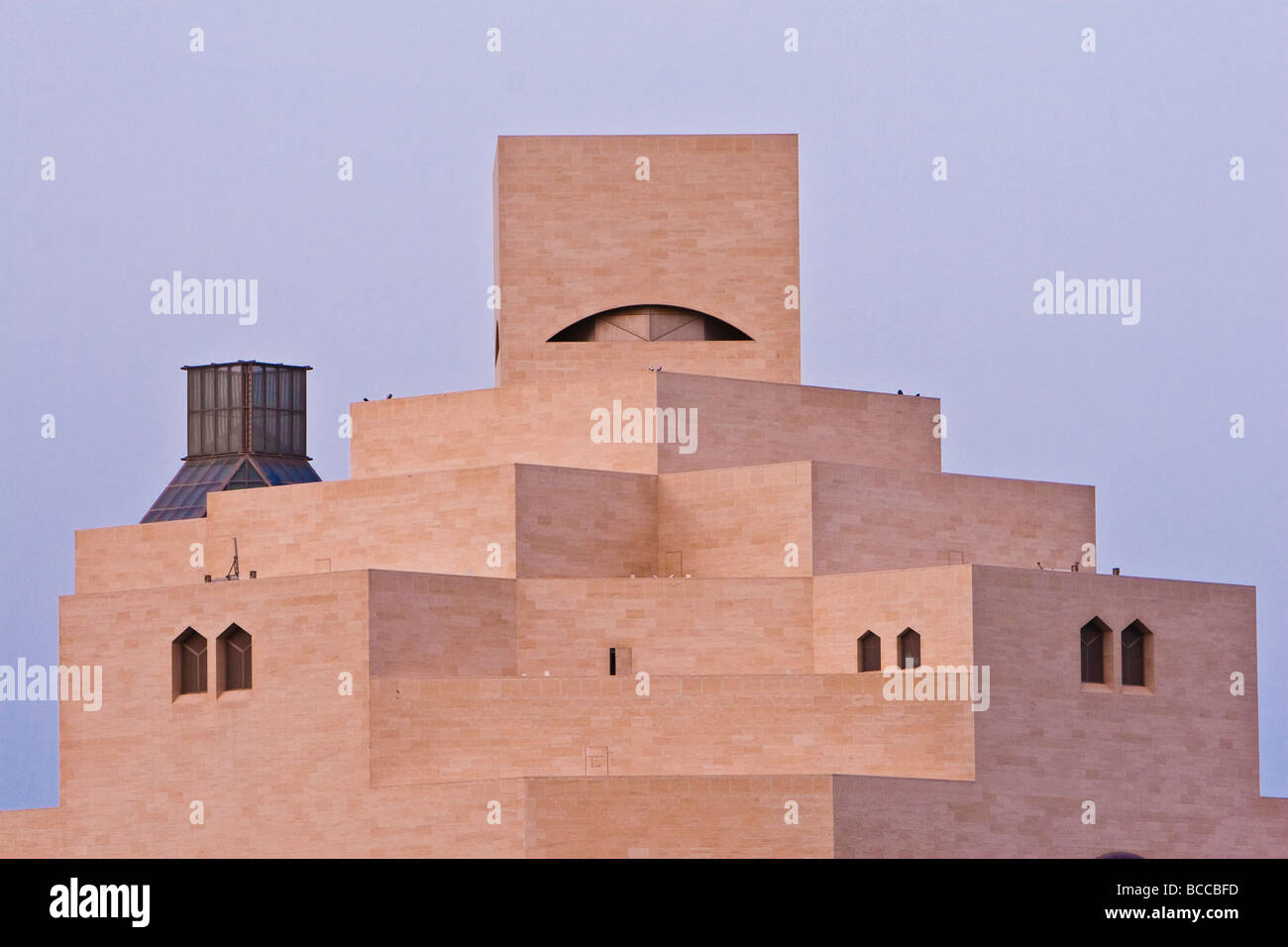 Doha, Katar. Islamische Kunstmuseum, entworfen von Architekt I. M. Pei. Stockfoto