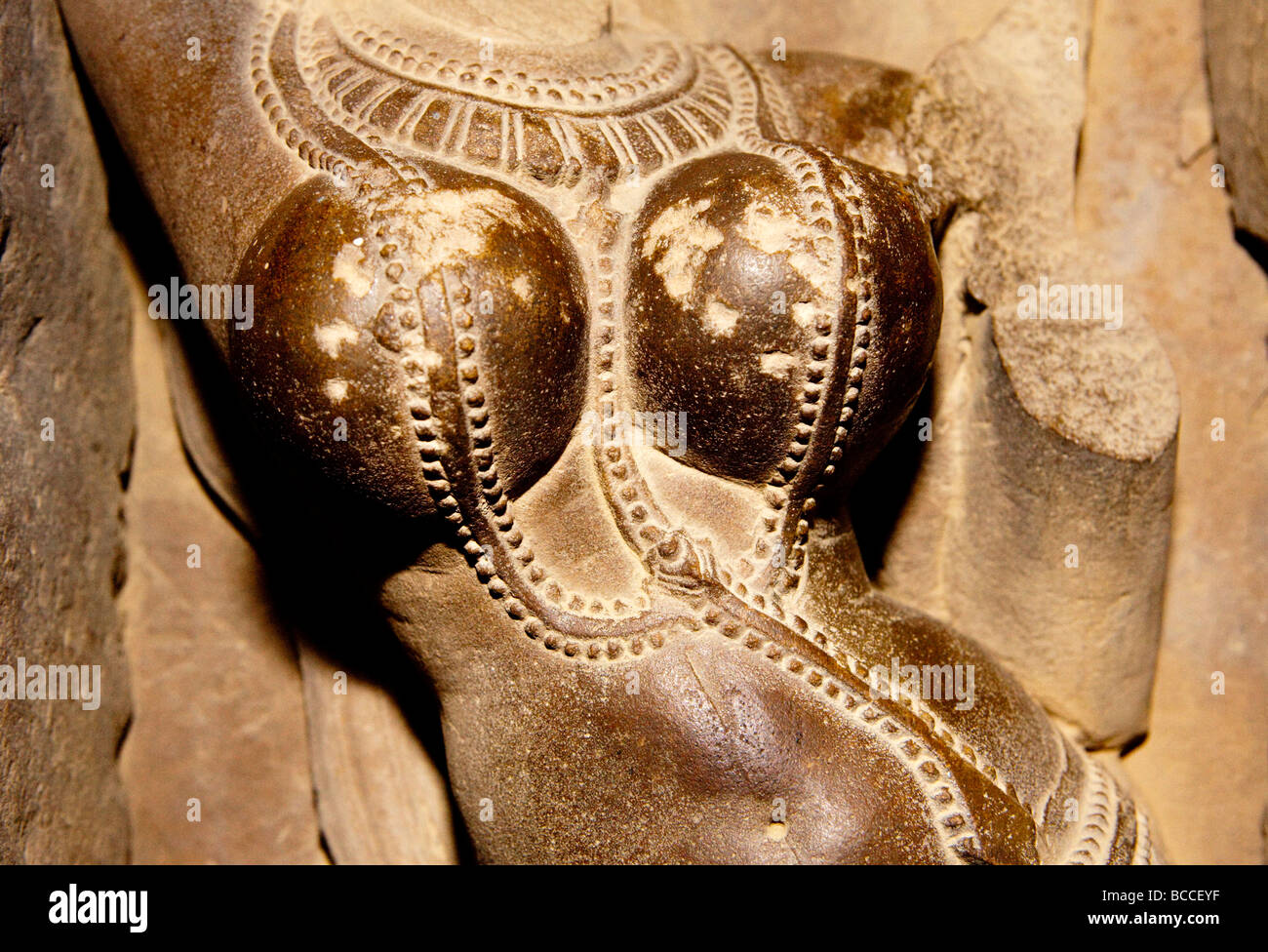Erotische Figur an die antike Stätte von Khajuraho nördlichen Madhya Pradesh, Indien Stockfoto