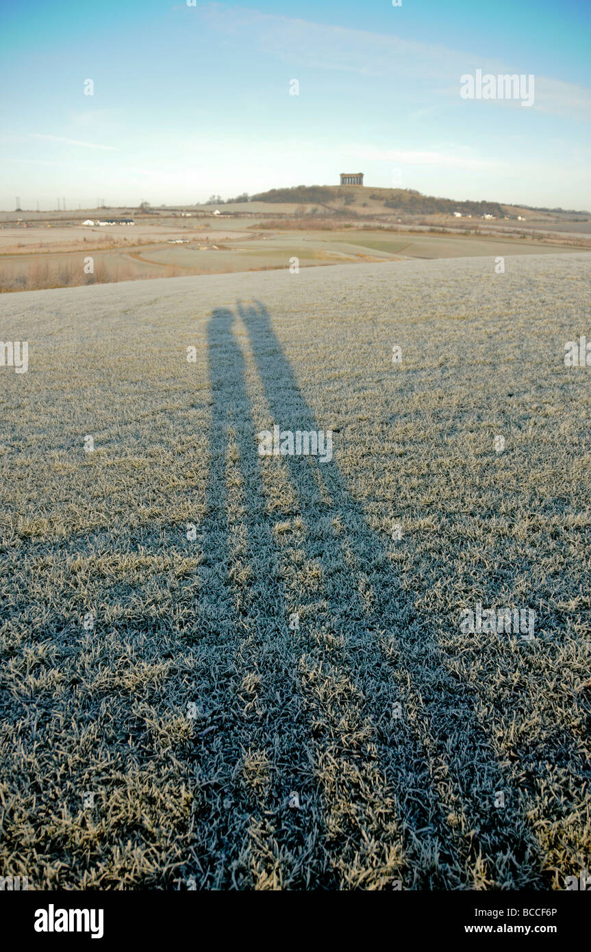 Schattenhafte Gestalt zweier Menschen im Land Park sunderland Stockfoto