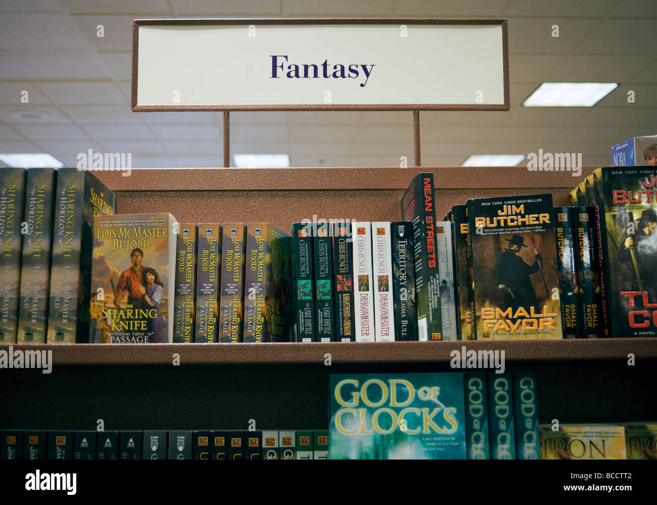 Fantasy-Bücher in den Regalen, Kapitel Bookstore, Coquitlam, BC, Kanada Stockfoto