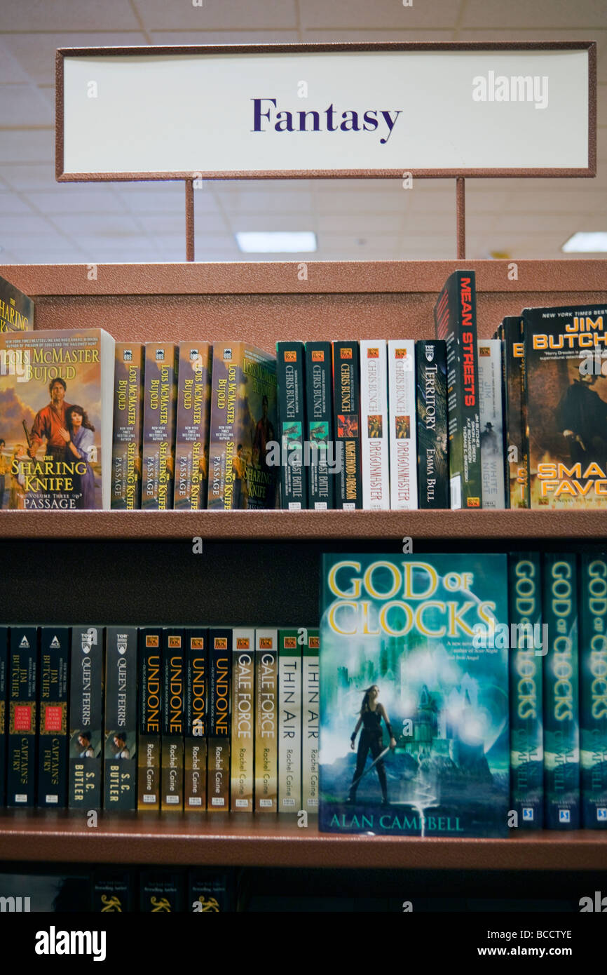 Fantasy-Bücher in den Regalen, Kapitel Bookstore, Coquitlam, BC, Kanada Stockfoto