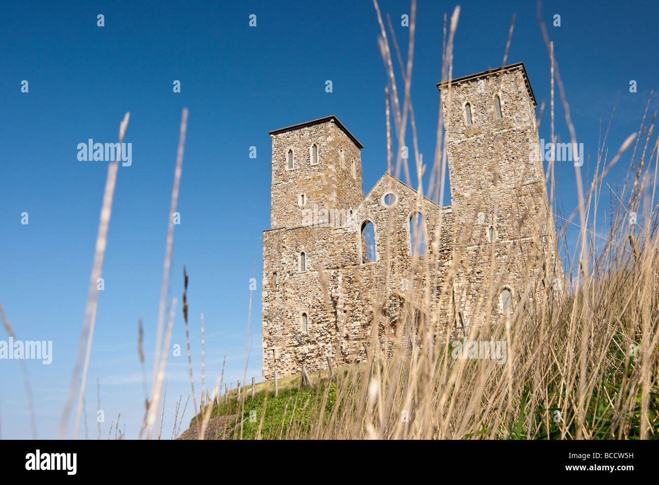 Reculver Burgtürme und römische Festung in Süd-Ost-Kent. Stockfoto