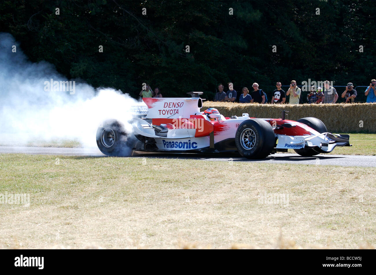 Ausbrennen von Toyota-Team während dem Goodwood Festival of speed Stockfoto