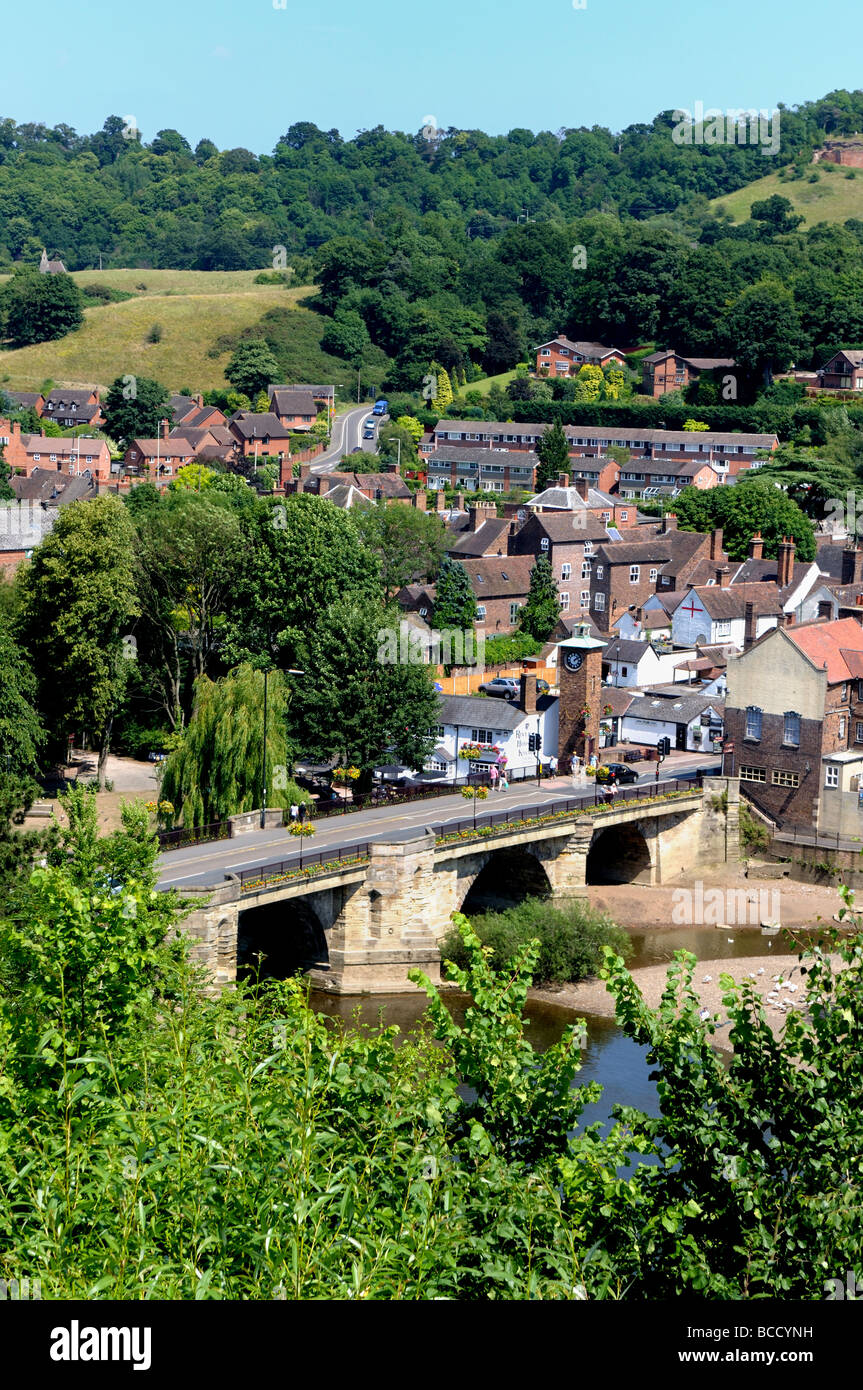 Blick auf Low Stadt Bridgnorth Shropshire aus Castle Walk mit Brücke und Fluss Severn Stockfoto
