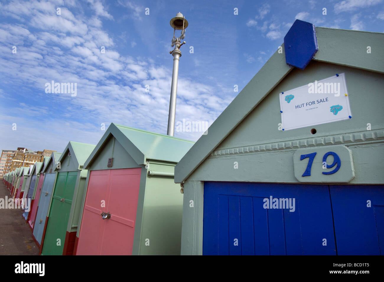 Strandhütte Nummer 79 zum Verkauf auf Hove Rasen promenade in der Stadt von Brighton and Hove East Sussex UK Stockfoto