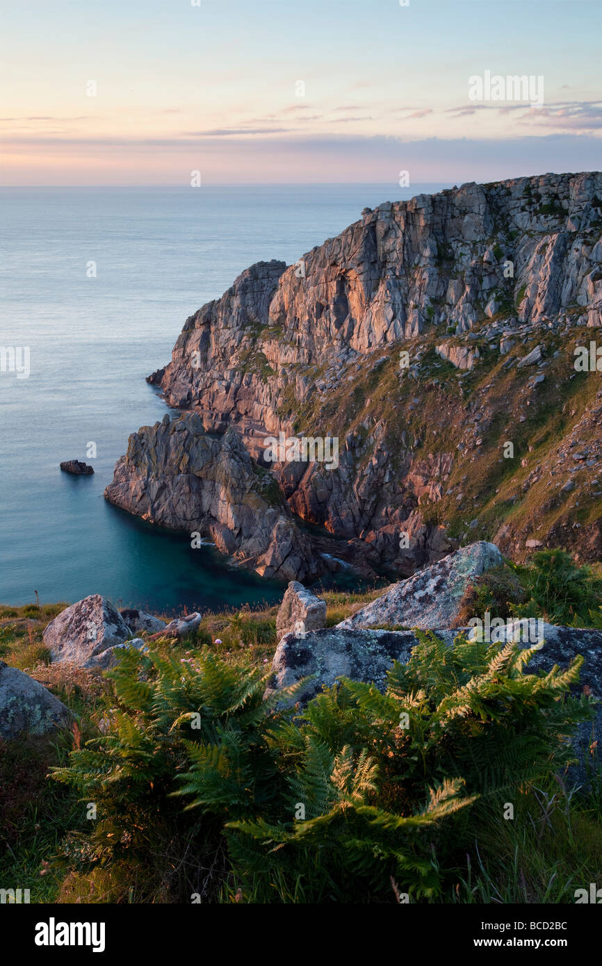 Bosigran Klippen bei Sonnenuntergang auf der West Penwith Halbinsel in Cornwall Stockfoto