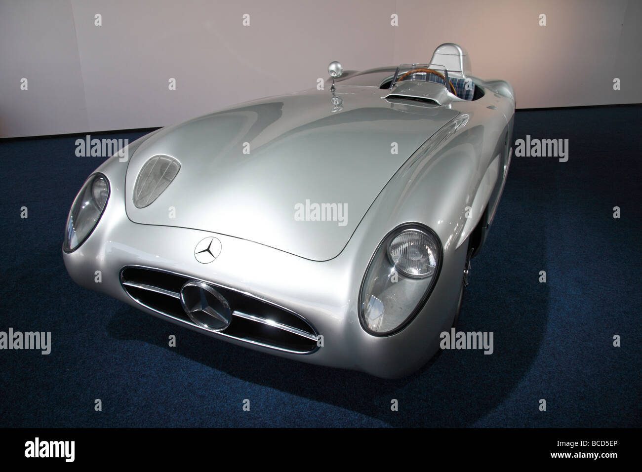 Ein Mercedes-Benz 300 SLR auf dem Display auf dem Goodwood Festival of Speed, Juli 2009 Stockfoto