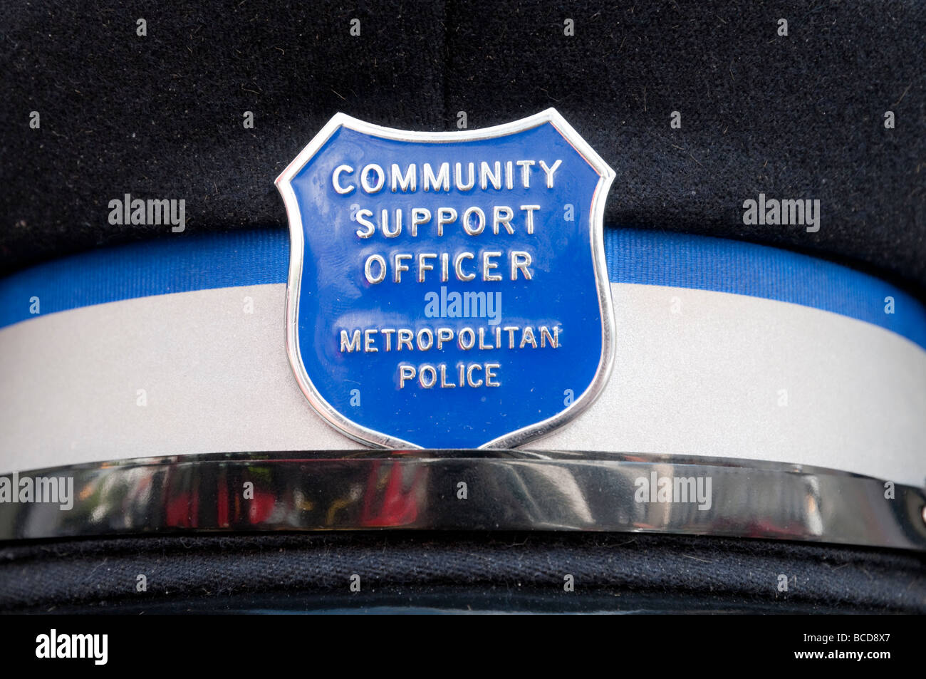 Community Support Officer Cap und Abzeichen London England Großbritannien UK Stockfoto