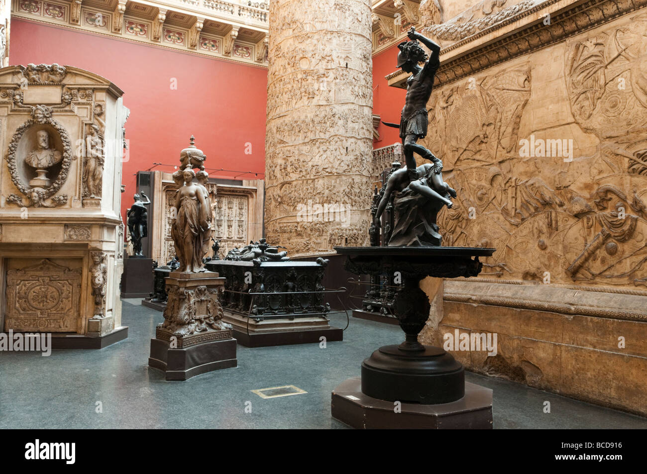 Die Cast-Gerichte in Victoria & Albert Museum, London England UK Stockfoto