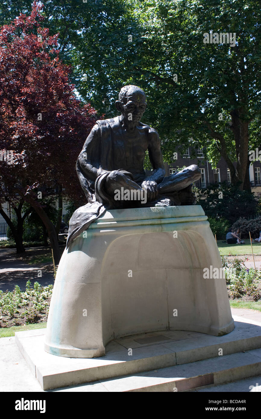 Statue von Mahatma Gandhi in Tavistock Square in London Stockfoto
