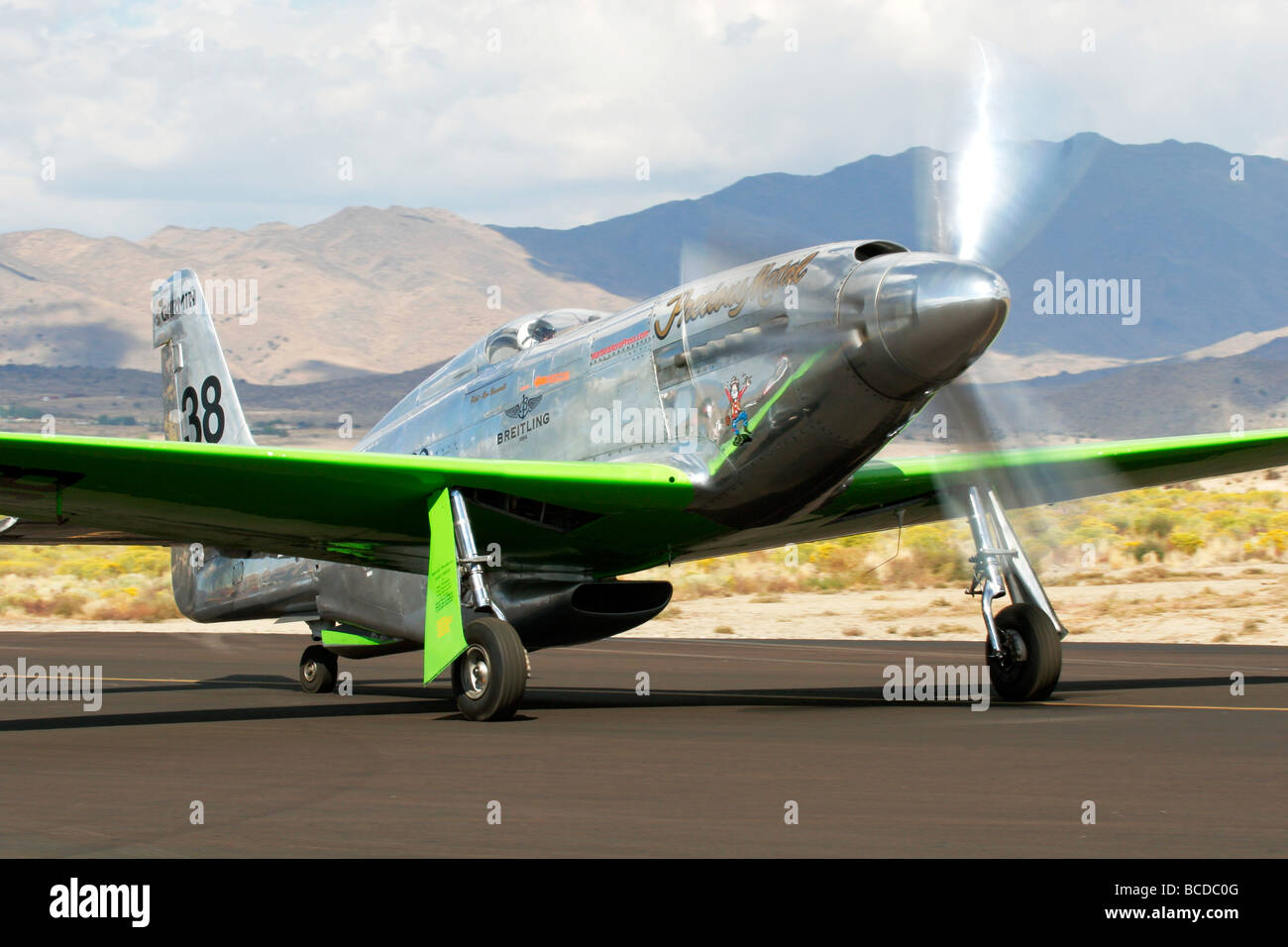 Stark modifizierte North American Aviation P - 51D Mustang "Edelmetall" Taxis vor dem Flug Stockfoto