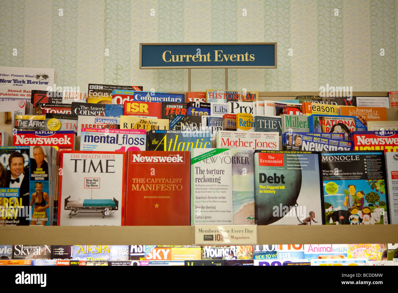 Aktuelle Veranstaltungen-Zeitschriften in Regalen, Barnes &amp; Noble, USA Stockfoto