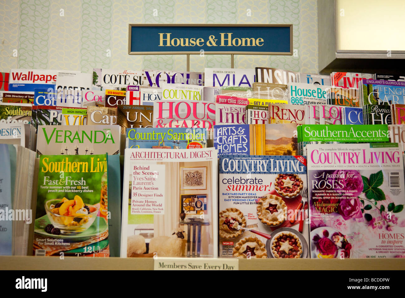 Haus und Hauptzeitschriften in Regalen, Barnes &amp; Noble, USA Stockfoto