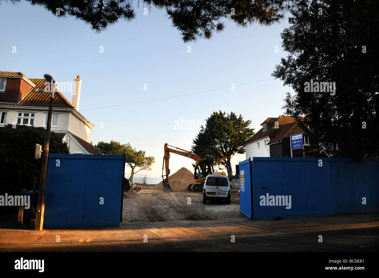 EIN BAUGRUNDSTÜCK IN DER ENTWICKLUNG VON BANKEN STRAßE AUF SANDBÄNKEN IN DER NÄHE VON POOLE DORSET UK Stockfoto