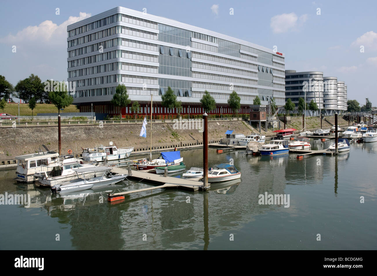 Moderne Architektur im Innenhafen Duisburg, Deutschland. Stockfoto