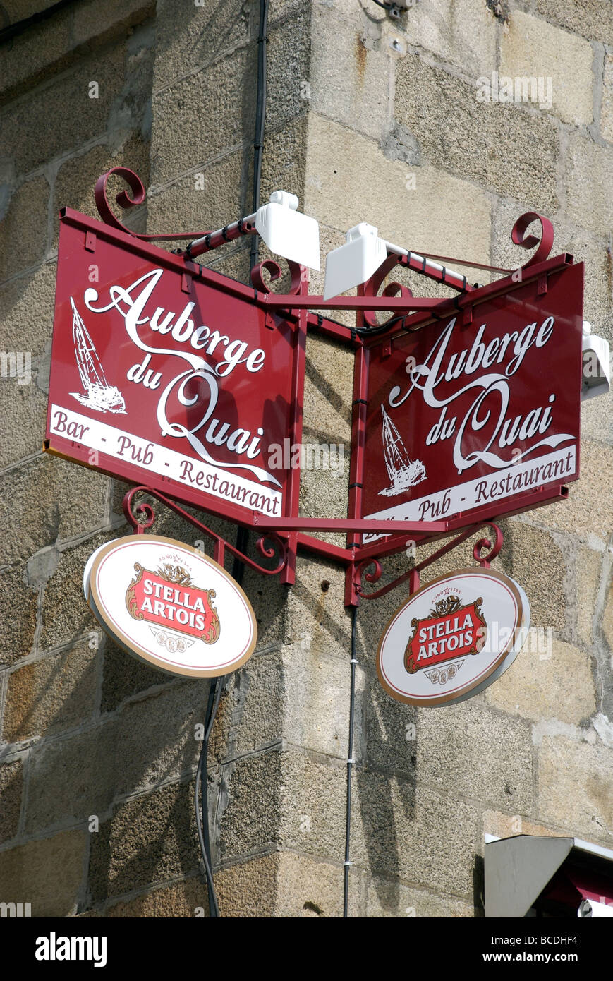 Doppelte Auberge du Quai Bar Zeichen, Roscoff, Bretagne, Frankreich Stockfoto