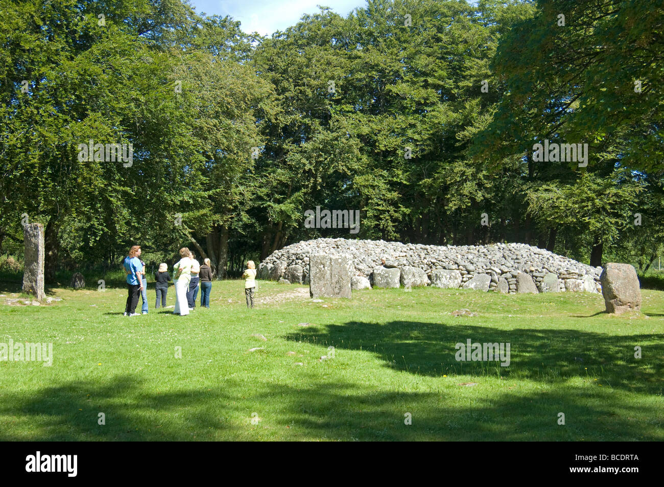 Balnuaran von Schloten gekammert Cairns & stehenden Steinen Inverness-Shire. Stockfoto