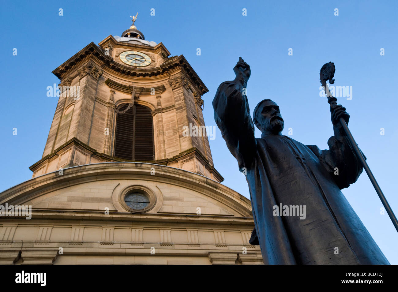 Statue von Charles Gore, der erste Bischof von Birmingham außerhalb Birmingham Kathedrale, Birmingham, England, UK Stockfoto