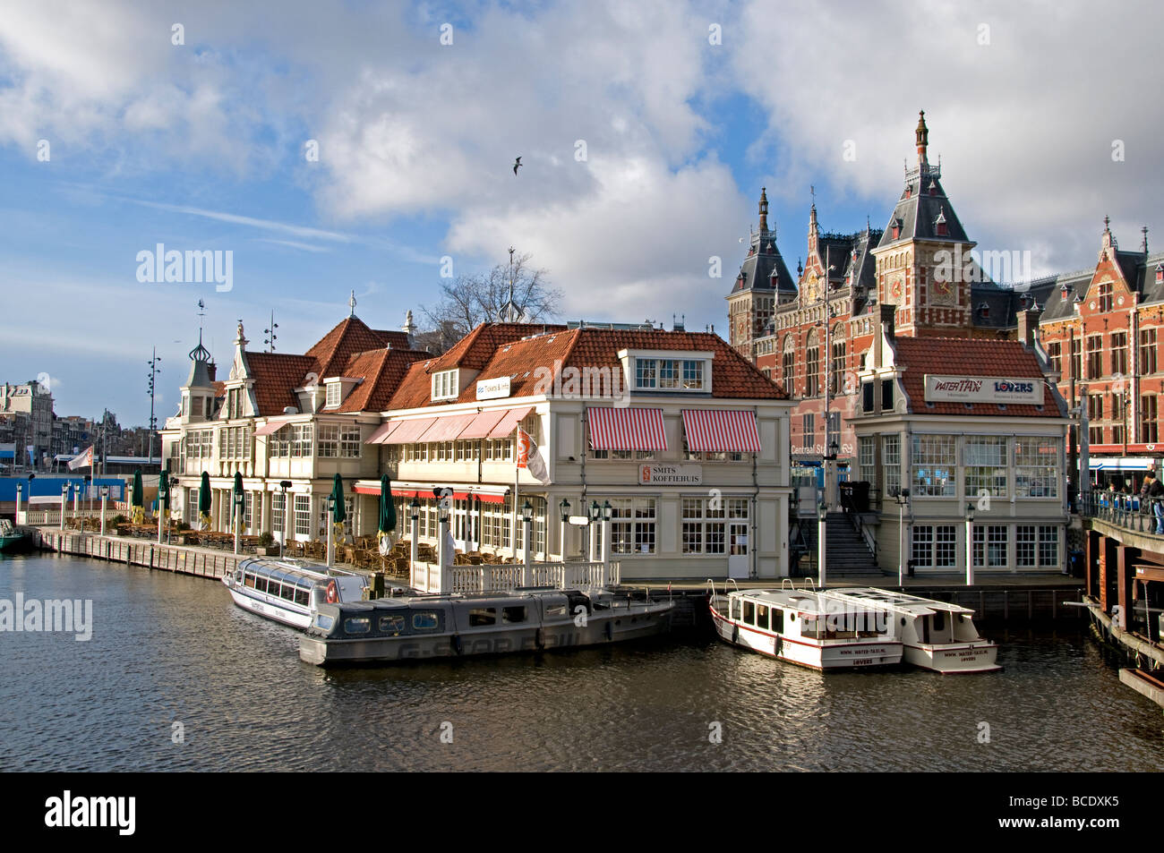 Restaurant Amsterdam Hauptbahnhof Zug Eisenbahn Oosterdokskade Stockfoto