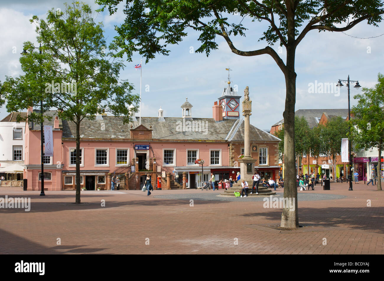 Marktplatz und altes Rathaus, Carlisle, Cumbria, England UK Stockfoto