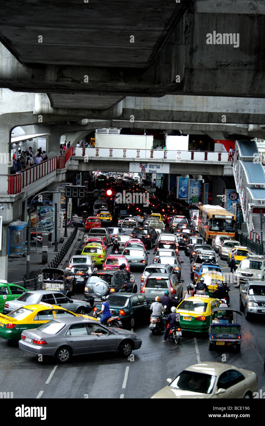 Verkehr in der Nähe von Siam Center, Bangkok, Thailand Stockfoto