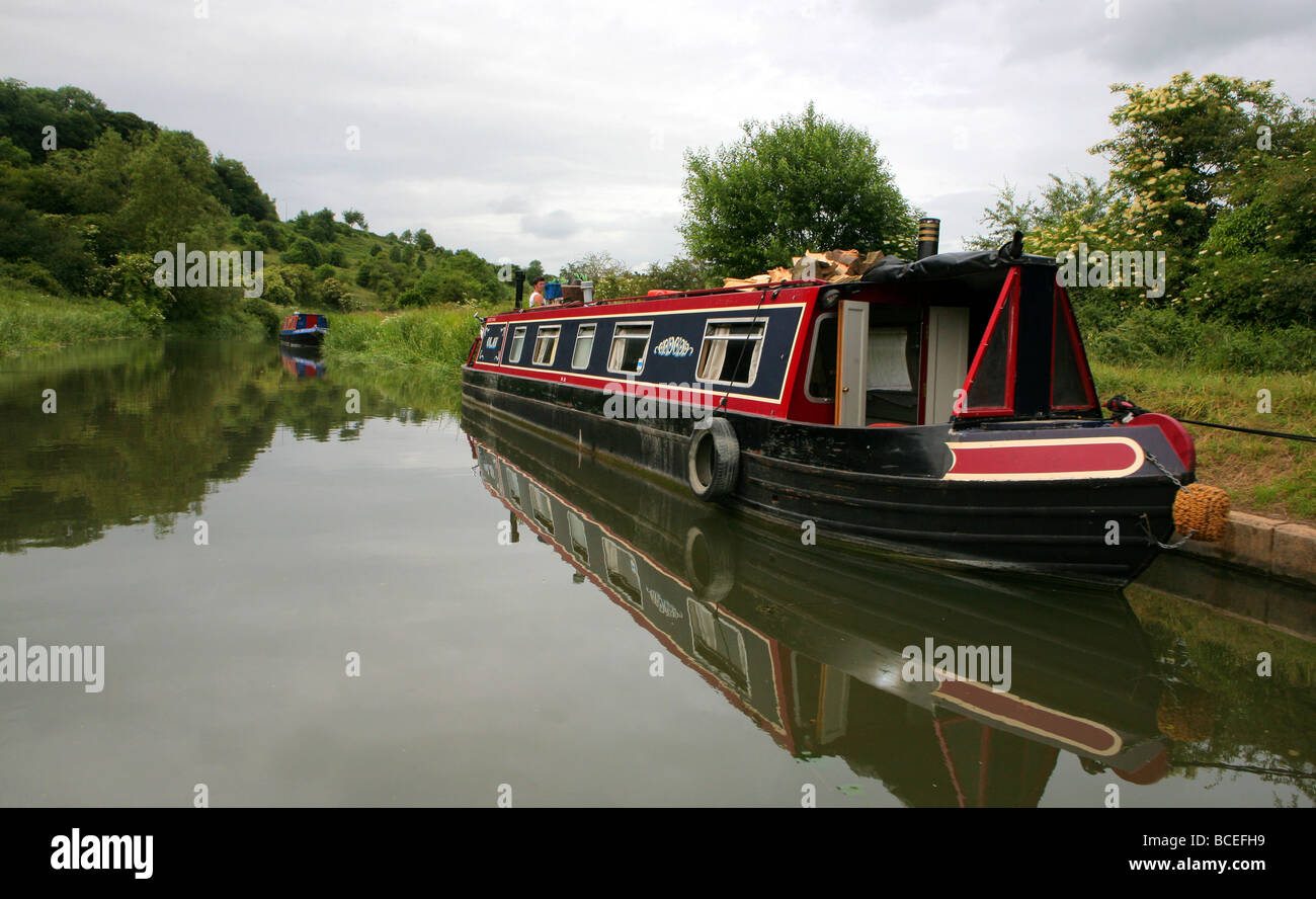 Hausboot Hausboot auf dem Wasserweg Kennet Canal, Avon & Kennet Canal, in der Nähe von Bath, Somerset, England, UK Stockfoto