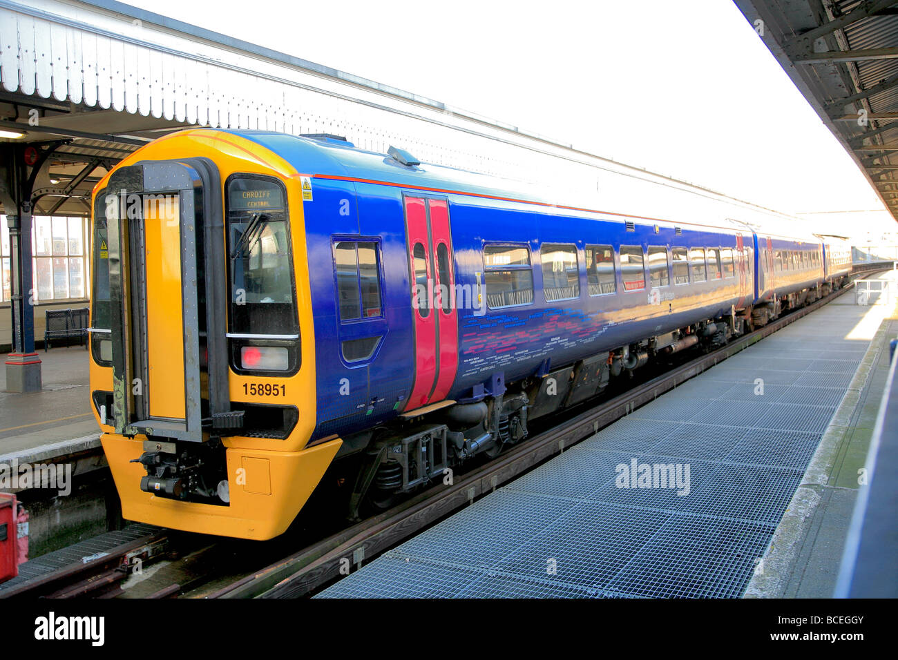 158951 erstes Great Western Züge High-Speed 3rd Rail elektrische Einheiten Portsmouth station Hampshire England UK Stockfoto