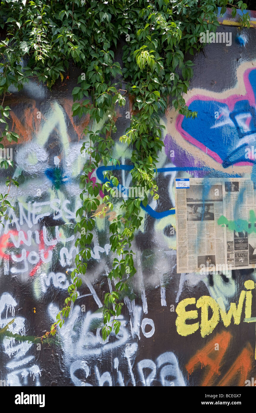 Schreiben auf "Graffiti Wall" Gainesville Floridas sanktioniert Bereich für öffentliche Äußerung Stockfoto